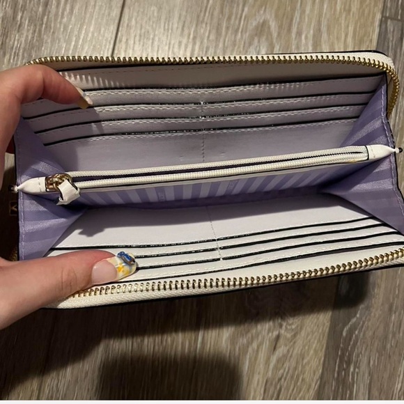 Victoria's Secret White Woven Wallet - Picture 3 of 6